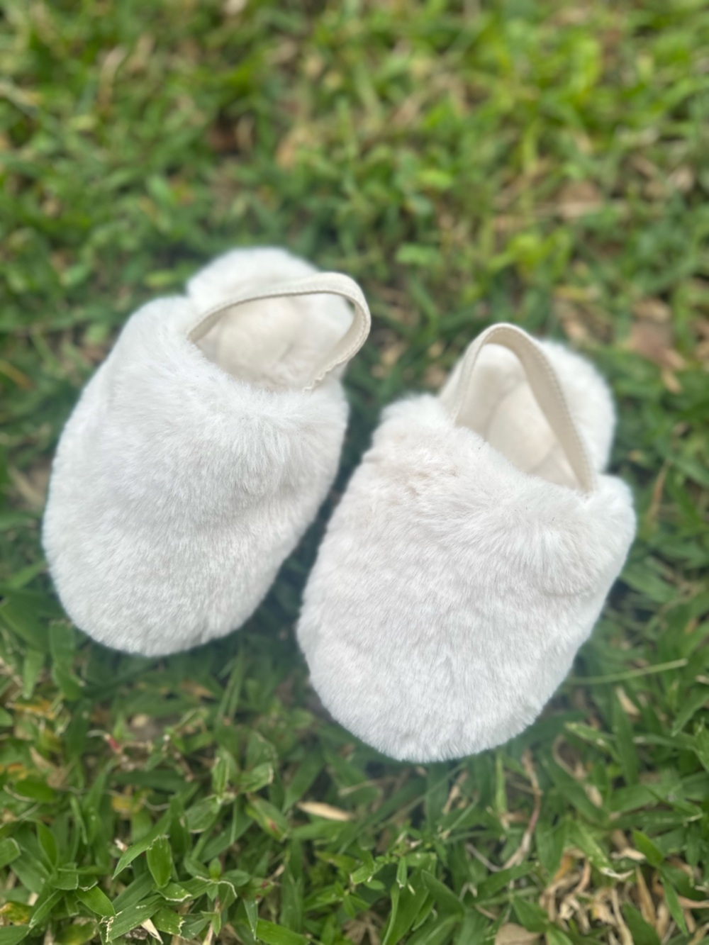 Cat & Jack White Plush Baby slippers with Elastic Strap